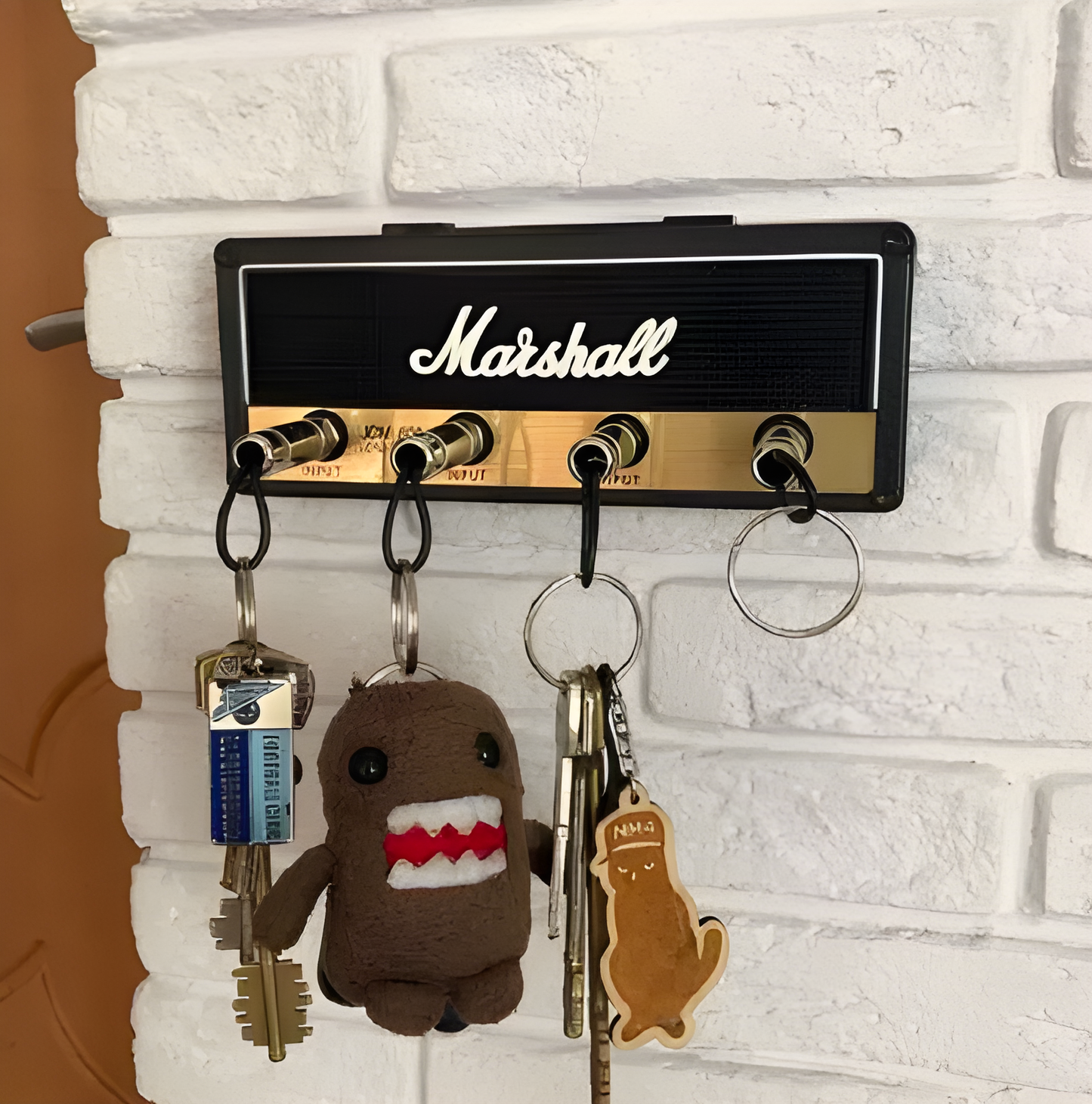 Wall mounting guitar amp key holder